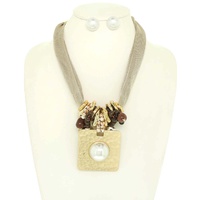 HAMMERED PEARL PENDANT NECKLACE SET